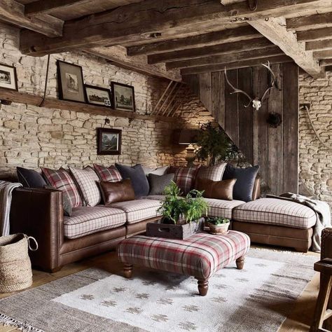 Scottish Living Room, Scottish Cottage Interior, Country Lounge, Salons Cottage, Rustic Living Room Decor, Corner Sofa Living Room, Sofas Living Room, English Cottage Interiors, Barn Living