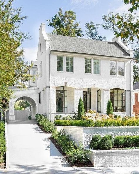 Industrial Doors, Potted Boxwood, White Modern Farmhouse, Dallas House, Farmhouse Exterior Design, Casas Coloniales, Modern Farmhouse Exterior, Casa Exterior, Landscape Designs