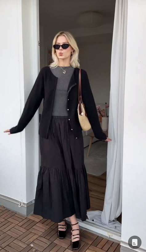 linda.szaa Vienna Fall Fashion, Modest Vest Outfits, Summer Modest Fits, Ballet Flat Outfits, Red Ballet Flats Outfit, Flats Outfit Summer, Fall Modest Outfits, Fall Outfits Modest, Flat Outfits