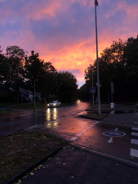 Sun After Rain Aesthetic, Dark Rainy City, After Rain Aesthetic, Sun After Rain, Sunset After Rain, School Romanticizing, Calm Images, Suburban Aesthetic, City Morning