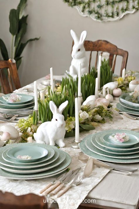 Spring tablescapes are decorative arrangements set on dining tables during the spring season. They usually incorporate fresh flowers, Easter decorations, and spring table linens. These tablescapes are a way to celebrate the arrival of spring and bring a touch of seasonal beauty into the home. Ideas French country, elegant, simple, dining room, cottage, Easter, early, blue, boho, farmhouse, modern, vintage, minimalist. Dining Room Cottage, Simple Dining Room, Easter Table Setting, Dark Woods, Easter Table Settings, Easter Tablescapes, Spring Tablescapes, Maximize Storage, Farmhouse Modern