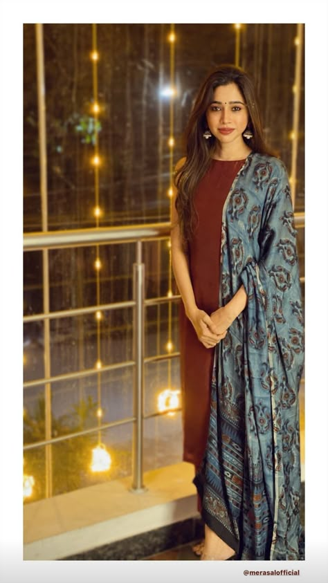 Aarti Ravi, Simple Kurta, Indian Outfits Lehenga, Simple Kurti, Simple Kurta Designs, Outfits Everyday, Simple Kurti Designs, Long Kurti Designs, Casual Indian Fashion