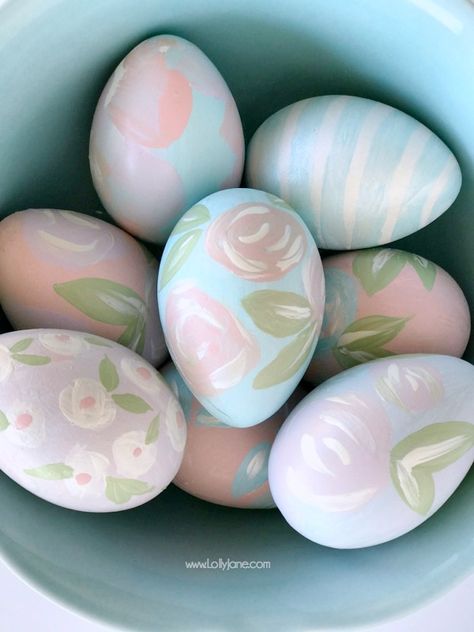 Painted Eggs Art, Eggs Easter Decoration, Hand Painted Easter Eggs, Hand Painted Eggs, Easter Egg Decorating Ideas, Egg Decorating Ideas, Painted Easter Eggs, Spring Embroidery, Painted Eggs