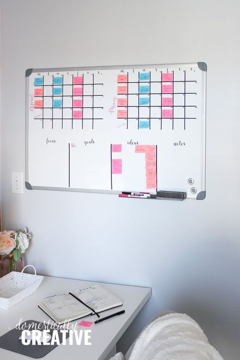 I would have NEVER thought to make a white board into a large dry erase editorial calendar and planner! Genius DIY project! #domesticallycreative #diyproject #dryerasecalendar #whiteboard #planner #editorialcalendar Diy Whiteboard Calendar, Whiteboard Organization, Red Website, Whiteboard Planner, Diy Whiteboard, White Board Ideas, Calendar Creative, Diy Home Organization Ideas, Whiteboard Ideas