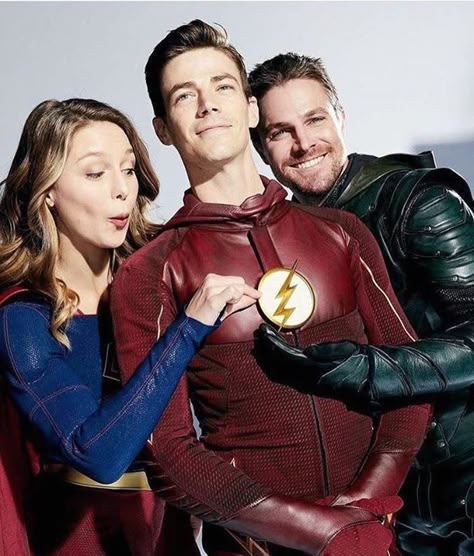 Stephen Amell, Grant Gustin and Melissa Benoist #Arrow #TheFlash #Supergirl The Flash And Supergirl, Flash Funny, Superhero Shows, Flash And Arrow, Melissa Supergirl, The Flash Grant Gustin, Cw Dc, Dc Tv Shows, The Flash Supergirl