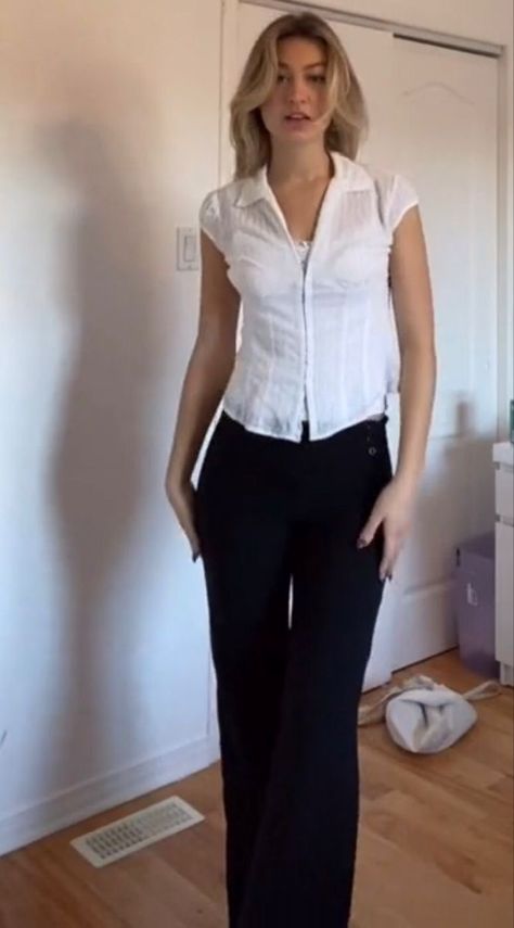 Chic Business Professional Outfits, Business Casual Outfits Feminine, Cute Fall Business Casual Outfits, 00s Office Fashion, Buisness Casual Woman’s, Summer Buisnesscore Outfit, Fbla Outfits, Cool Business Casual Outfits, Business Skirt Outfits