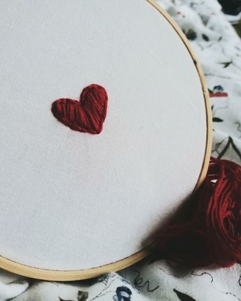 Embroidery Designs For Boyfriend, Embroider Heart, Embroidery For Boyfriend, How To Embroider A Heart, Simple Heart Embroidery, Hoodie Embroidery Ideas Boyfriend, Hand Embroidery Heart, Valentines Day Embroidery, Embroidery Heart