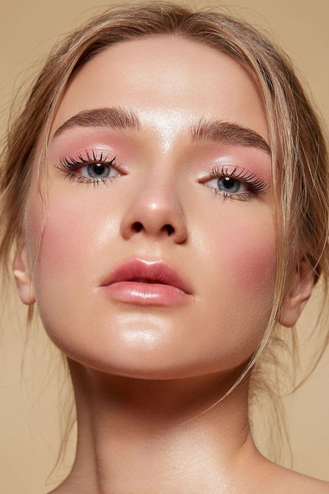 Pink Eyeshadow Looks From Soft To Bold! Makeup No Makeup Look Natural, Hazel Eyes Eyeshadow, Eyeshadow For Hazel Eyes, Eyeshadow Looks Natural, Eyeshadow Nails, Pink Eyeshadow Looks, Light Pink Eyeshadow, Rosa Make-up, Purple Eyeshadow Looks