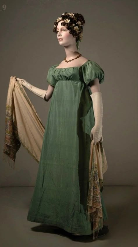 Regency Fashion Plates Ball Gowns, 1810s Dress Ball Gowns, Regency Maternity Dress, Ball Gown 1800, Regency Winter Fashion, Green Regency Dress, Regency Gloves, 1810s Dress, 1820 Dress