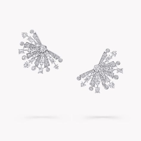 Discover the small diamond stud earrings from the solar jewellery collection, featuring a sunburst of mixed shape diamonds. Graff: a world of perfection. Graff Earrings, Graff Diamonds, Round Diamond Earrings, Pave Diamond Earrings, Diamond Earrings Studs Round, Platinum Rose Gold, Simple Stud Earrings, Platinum Jewelry, Diamond Earring