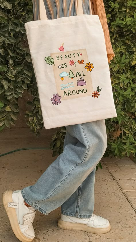 Tote Bags Painting Ideas, Handpainted Totebag, Tot Bag Design, Paint Tote Bag Ideas, Tote Painting Ideas, Tote Bag Painting Ideas Aesthetic, Tote Bag Drawing Ideas, Canvas Bag Painting Ideas, Toot Bags