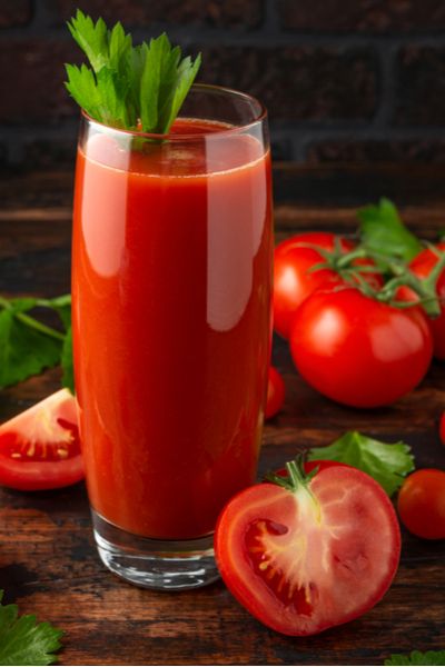 Canning Tomato Juice, Homemade Tomato Juice, Jus Tomat, Tomato Juice Recipes, Canned Tomato Juice, Resep Smoothie, Canning Vegetables, Juice Fast, Natural Drinks