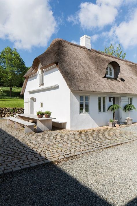 Danish Farmhouse, French Farmhouse Decorating, Denmark House, Thatch Roof, Danish House, Thatched House, Historic Renovation, Europe Aesthetic, Inexpensive Home Decor