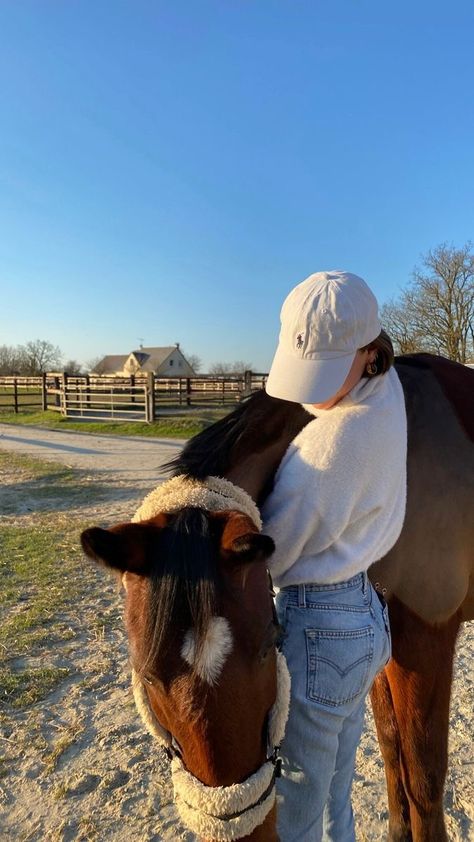 Horseback Riding Outfit, Aesthetic Equestrian, Horse Girl Aesthetic, Riding Outfit Equestrian, Horsey Life, Horse Riding Aesthetic, Horseback Riding Outfits, Cute Horse Pictures, Equestrian Aesthetic