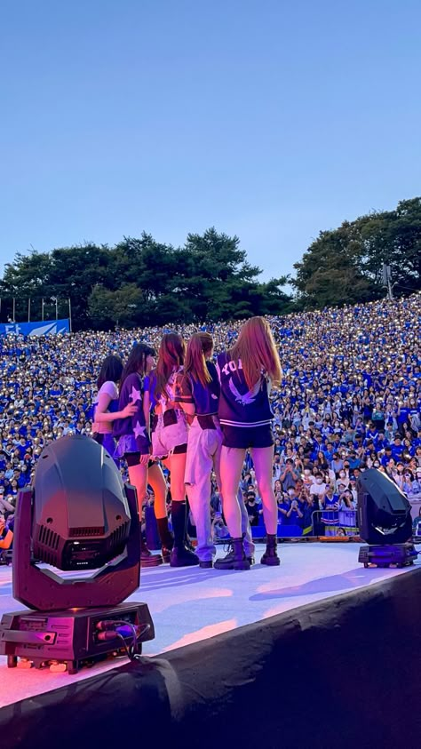 Le sserafim, Yonsei University, College Festival, Yonsei, University, Festival, Akaraka Le Sserafim Concerts, Le Sserafim Concert Aesthetic, Le Sserafim Yonsei, Yonsei Aesthetic, Le Sserafim Concert, Lesserafim Concert, University In Korea, Korea School, Life In Korea