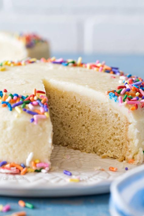 Small Vanilla Cake Recipe (6 Inch) - Homemade In The Kitchen Small Vanilla Cake Recipe, Small Vanilla Cake, Cake Recipes Without Milk, Small Cake Recipes, Vanilla Cake Recipe Moist, 6 Inch Cakes, Cake For Two Recipe, Desserts For 2, Small Chocolate Cake