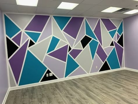 Blue And Purple Geometric Wall, Geometric Wall Paint Purple, Wall Painting Ideas Geometric, Painting Ideas Geometric, Geometric Wall Painting, Purple Wall Paint, Geometric Accent Wall, Room Paint Designs, Wall Painting Designs