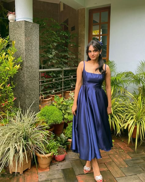 my mommy clicked these 🙂‍↕️⋆.˚🦋༘⋆ Stitched Long Frocks For Women, Chudidhar Pant Design, Aesthetic Pose For Women Instagram, Bday Outfits Aesthetic, Maxi Dress For Graduation, Poses In Gown Indian, Dress From Scratch Ideas Indian, Gown Look Indian, Dresses From Saree Ideas