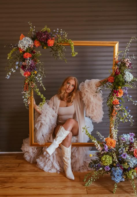 Hanging Flowers Backdrop Photoshoot, Floral Arch Photoshoot, Spring Shoot Ideas, Grass Wall Photoshoot Ideas, Floral Arrangements Photoshoot, Floral Wall Photoshoot, Indoor Floral Photoshoot, Creative Spring Photoshoot, Spring Picture Backdrop Ideas