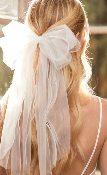 White Veil, Bridal Hair Clip, Wedding Bows, Wedding Dress Trends, Wedding 2024, Wedding Vibes, Wedding Hair And Makeup, Wedding Veil, Bow Hair Clips