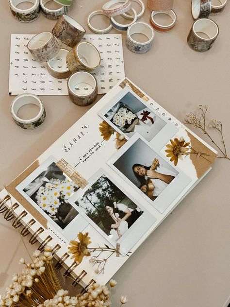 Polaroid Notebook Ideas, Photo Album Journaling, Four Picture Scrapbook Layout, Photo Journal Scrapbook Ideas, Cute Photobook Ideas, School Project Poster Design, Scrapbook Ideas With Polaroids, Diy Photo Scrapbook, Aesthetic Photo Scrapbook