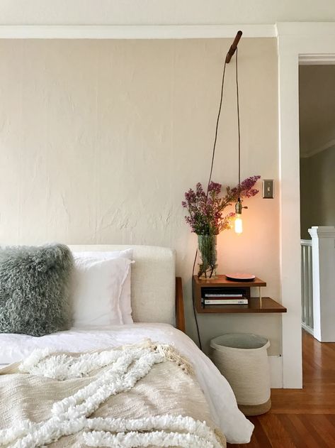 10 Tips for Decorating Small Spaces | Architectural Digest Modern Home Decor Bedroom, Bedroom Hacks, Small Nightstand, Aesthetic Bedroom Ideas, Decorating Small Spaces, Night Stand, Living Room Tv, Aesthetic Bedroom, Floor Space