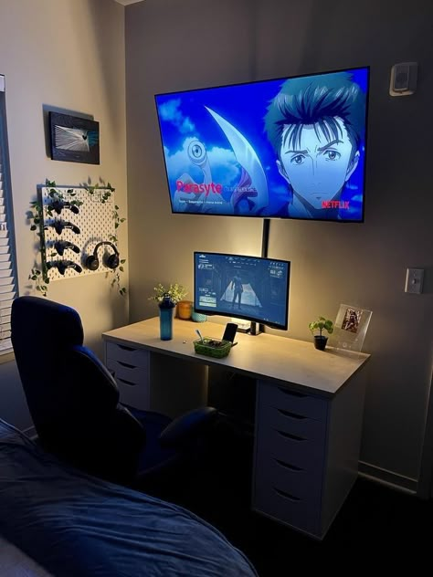 Desk Setup With Tv, Man Room Ideas Bedrooms, Bedroom With Gaming Setup, Game Setup Aesthetic, Small Gaming Setup, Small Room Setup, Mens Bedroom Decor, Gamer Setup, Gamer Room Decor