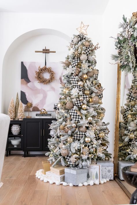 MacKenzie-Childs Courtly Check Christmas Tree Design Ideas Mackenzie Childs Tree, Mackenzie Childs Christmas Tree Ideas, Mackenzie Childs Christmas Tree, Checkered Christmas Tree, Mackenzie Childs Christmas, Christmas Tree Design Ideas, Farmhouse Christmas Decor Ideas Diy, Diy Outside Christmas Decor, Outside Christmas Decor