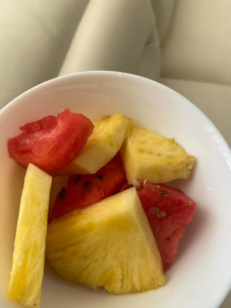 Pineapple Fruit Bowl, Watermelon Breakfast, Salad Recipes Fruit, Watermelon And Pineapple, Pineapple Watermelon, Pineapple Fruit, Delicacy Food, Fruit Salad Recipes, Healthy Food Motivation