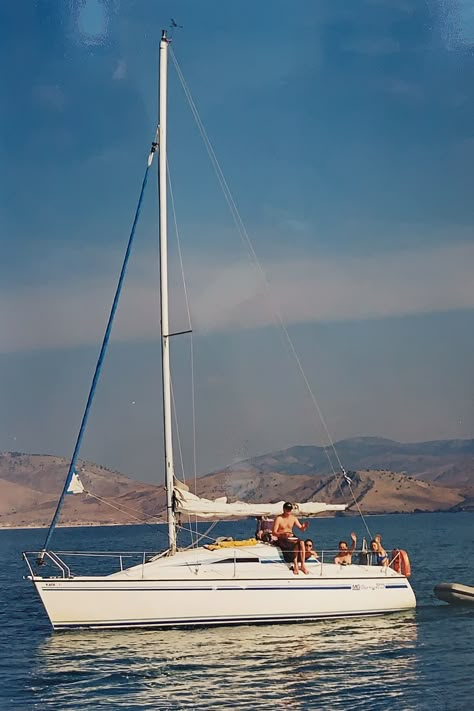 sailing, 90s, film camera, photography, ocean, summer, Greece, islands, friends, aesthetic Sail Boat Aesthetic, Coastal Beach Aesthetic, Sailboat Aesthetic, Greece Sailing, Mamma Mia Vibes, Sailing Aesthetic, Mia Vibes, 90s Film, Sailing Day