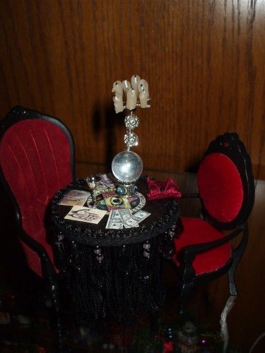 Seance Room Aesthetic, Victorian Seance Aesthetic, Seance Table, Seance Room, Sacred Space Altar, Witch Room, Autumn Witch, Creepy Houses, Reading Table