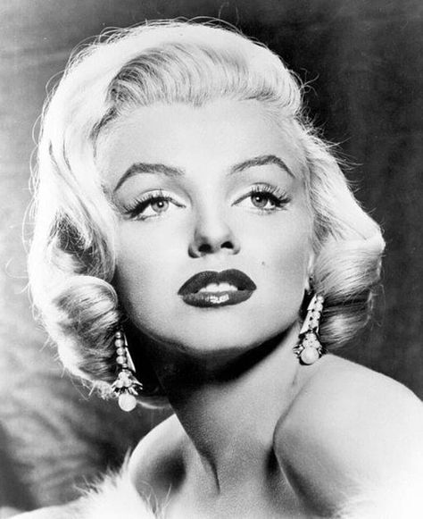 Best Marilyn Monroe Quotes | List of Marilyn Monroe Sayings Marilyn Monroe, A Woman, Black And White, White, Black