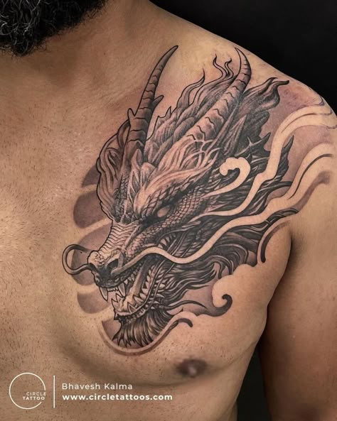 Dragon Tattoo Circle, Dragon Tattoo Face, Chest Tattoo Japanese, Shen Long Tattoo, Dragon Tattoo Chest, Dragon Head Tattoo, Colour Tattoo For Women, Tattoo On Chest, Cobra Tattoo