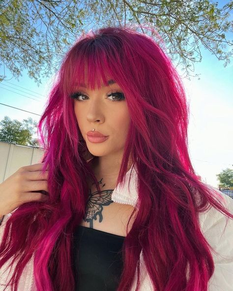 hair dye ideas summer hair color season, fuschia hair, hair dye Magenta Halo Hair, Creative Color Hair Inspiration, Fuschia Pink Hair, Purple And Magenta Hair, Raspberry Pink Hair, Pink Magenta Hair, Berry Pink Hair, Magenta Pink Hair, Strawberry Shortcake Hair