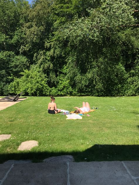 summer backyard sunbathing Sun Bathing Backyard, Backyard Summer Aesthetic, Sunbathing Aesthetic Garden, Summer Backyard Aesthetic, Sunbathe Aesthetic, Summer Candids, Sunbathing Photography, Sunbathing Aesthetic, New Year Mood Board