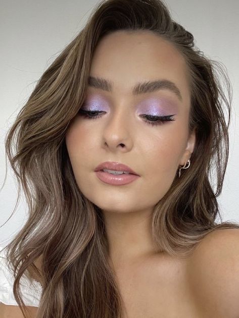 Natural Glam Makeup Purple, Purple Natural Eye Makeup, Lilac Purple Eyeshadow Looks, Simple Wedding Makeup Purple, Eye Makeup For A Purple Dress, Natural Makeup Purple Eyeshadow, Lilac Prom Dress Makeup, Makeup For Lilac Outfit, Wedding Makeup Lilac