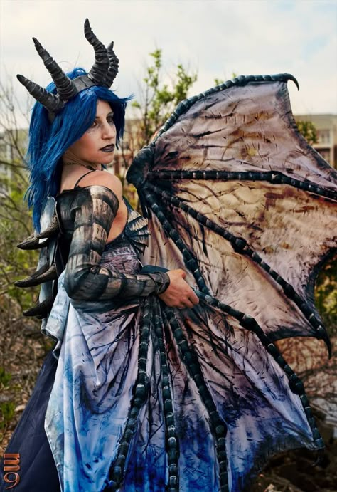 Halloween is my favorite holiday, so it's time for some serious costume talk. Dragon Halloween Costume, Dragon Cosplay, Dragon Halloween, Dragon Costume, Goth Fairy, Ren Fest, Ren Fair, Diy Halloween Costume, Cosplay Hair