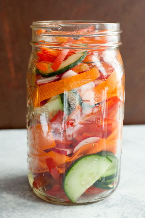 Pickle Juice Veggies - After you’re done with that big jar of pickles, SAVE THE JUICE. It’s good stuff and can be used to make a big jar of quick pickled veggies! I use these on sandwiches and they are actually better than the original pickles! Pickles Canning Recipes, Pickled Cucumber Recipe, Pickle Juice Recipe, Quick Pickled Veggies, Leftover Pickle Juice, Pickle Juice Benefits, Pickle Juice Uses, Jar Of Pickles, Quick Pickle