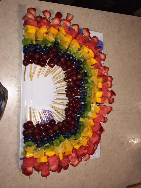 Rainbow Fruit Sticks, Vegetable Rainbow Platter, Fruit Tray Rainbow, Circus Fruit Platter, Trolls Fruit Tray, Fruit Platter Rainbow, Rainbow Fruit Tray Birthdays, Rainbow Fruit And Veggie Trays, Rainbow Grazing Table