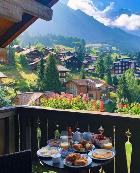 Switzerland Breakfast, Breakfast With View, Food In Nature, Breakfast Images, God And Nature, Switzerland Home, University Plan, Grindelwald Switzerland, Catch Flights Not Feelings