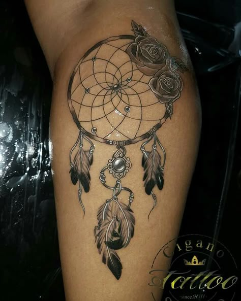 Shoulder Tattoos For Women Flower, Dreamcatcher Tattoo Thigh, Dream Catcher Tattoo Ideas, Atrapasueños Tattoo, Dream Catcher Tattoos, Dreamcatcher Tattoos, Dream Catcher Tattoo Design, Catrina Tattoo, Native Tattoos