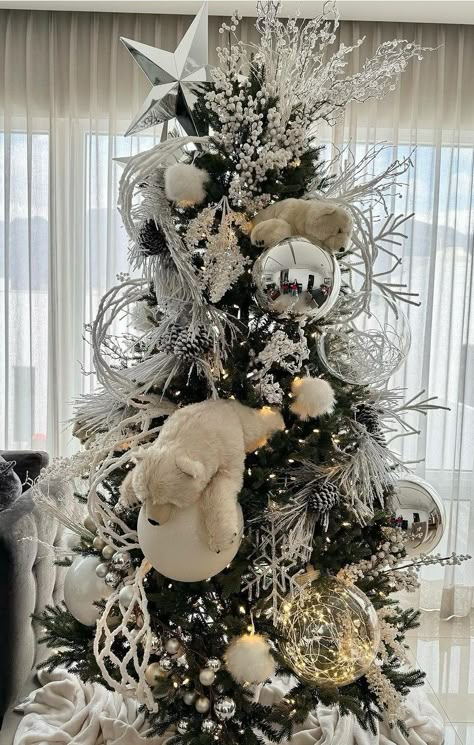 Polar Bear Themed Christmas Tree, Bear Xmas Tree, Polar Bears Christmas Tree, White Christmas Tree With Polar Bears, Polarbear Christmas Tree, Sweet Christmas, Christmas Table Decorations, Jingle Bells, Holiday Baking