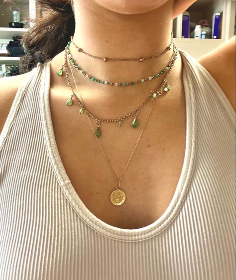 Indie Jewelry Aesthetic, Gold Hippie Jewelry, Boho Hippie Jewelry, Earthy Girl Jewelry, Gold Boho Jewelry, Boho Layered Necklaces, Hippie Necklace Layering, Boho Gold Jewelry, Boho Jewelry Aesthetic