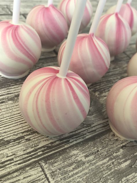 Pink swirled cake pops Pink Fancy Cake, Pink Cakepops Ideas, Cute Cake Pops Aesthetic, Cake Pops Business, Pink Cake Pops Ideas, Pink And Orange Cake Pops, Pink Cake Pops Birthday, Pretty Cake Pops, Cake Pop Designs Birthday