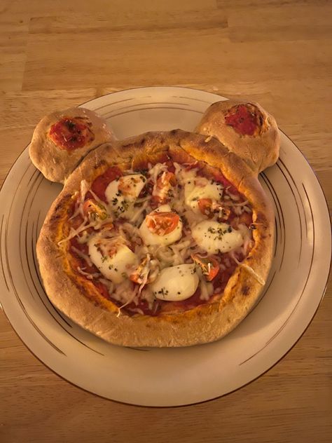 Cute Pizzas, Bear Food Ideas, Bear Pizza, Pizza Bear, Microwave Pizza, Bear Food, Pizza Aesthetic, Food Cute, Cute Pizza