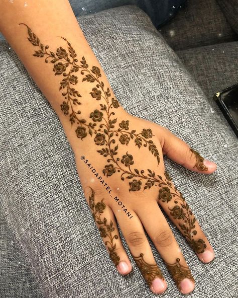 HENNA | ART on Instagram: “Floral henna 🥀 ♥️…” Spring Henna Designs, Henna With Flowers, Henna Tattoo Designs Rose, Simple Flower Henna Designs, Floral Henna Designs Bridal, Arabic Floral Henna Designs, Henna Leaf Design, Floral Henna Designs Simple, Henna Rose Designs