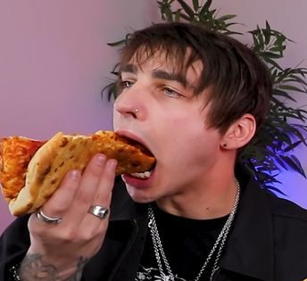 Colby Brock Painted Nails, Colby Brock Shirtless Selfie, Funny Colby Brock Pictures, Colby Brock Funny, Colby With Animals, Colby Brock Hot Pics, Sam And Colby Funny Pictures, Funny Sam And Colby, Sam And Colby Together