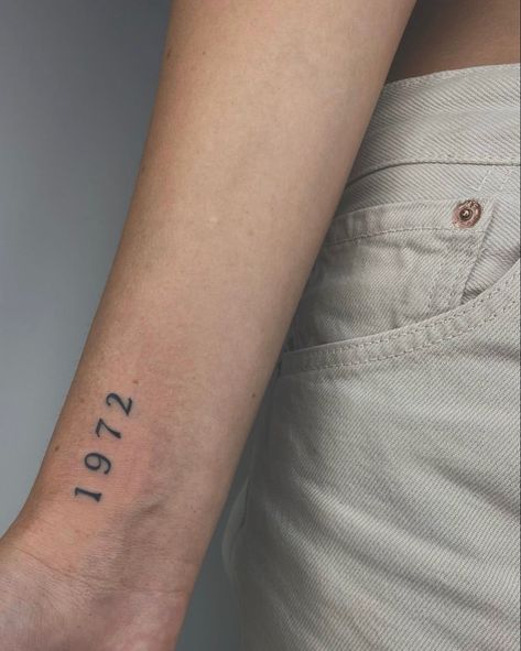 #finelinetattoo #fineline #singleneedletattoo #meaningful #year #date #cutetattoo #cologne Forearm Year Tattoo, Tattoos Of Years, Birthyear Tattoo Ideas, 1972 Tattoo, 1988 Tattoo, Dates Tattoo, Year Tattoos, Year Tattoo Number, Birth Year Tattoo