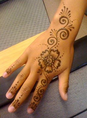 wedding henna.... Mom Inspired Tattoos, Small Henna Designs, Cute Henna Designs, Tattoos Henna, Cute Henna Tattoos, Henna Style Tattoos, Jagua Henna, Henna Inspo, Henna Inspired Tattoos