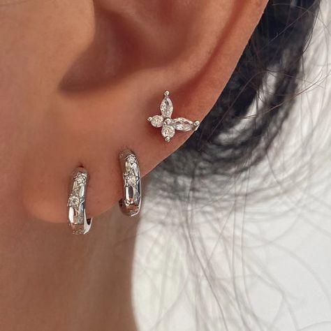 ANETT Silver Hoop Earring Stack, White Gold Earring Stack, Silver Ear Stack Aesthetic, Earing Stacks Silver, Silver Earrings Stack, Helix Piercing Silver, Silver Earring Stack, Silver Jewelry Stack, Earring Stacks